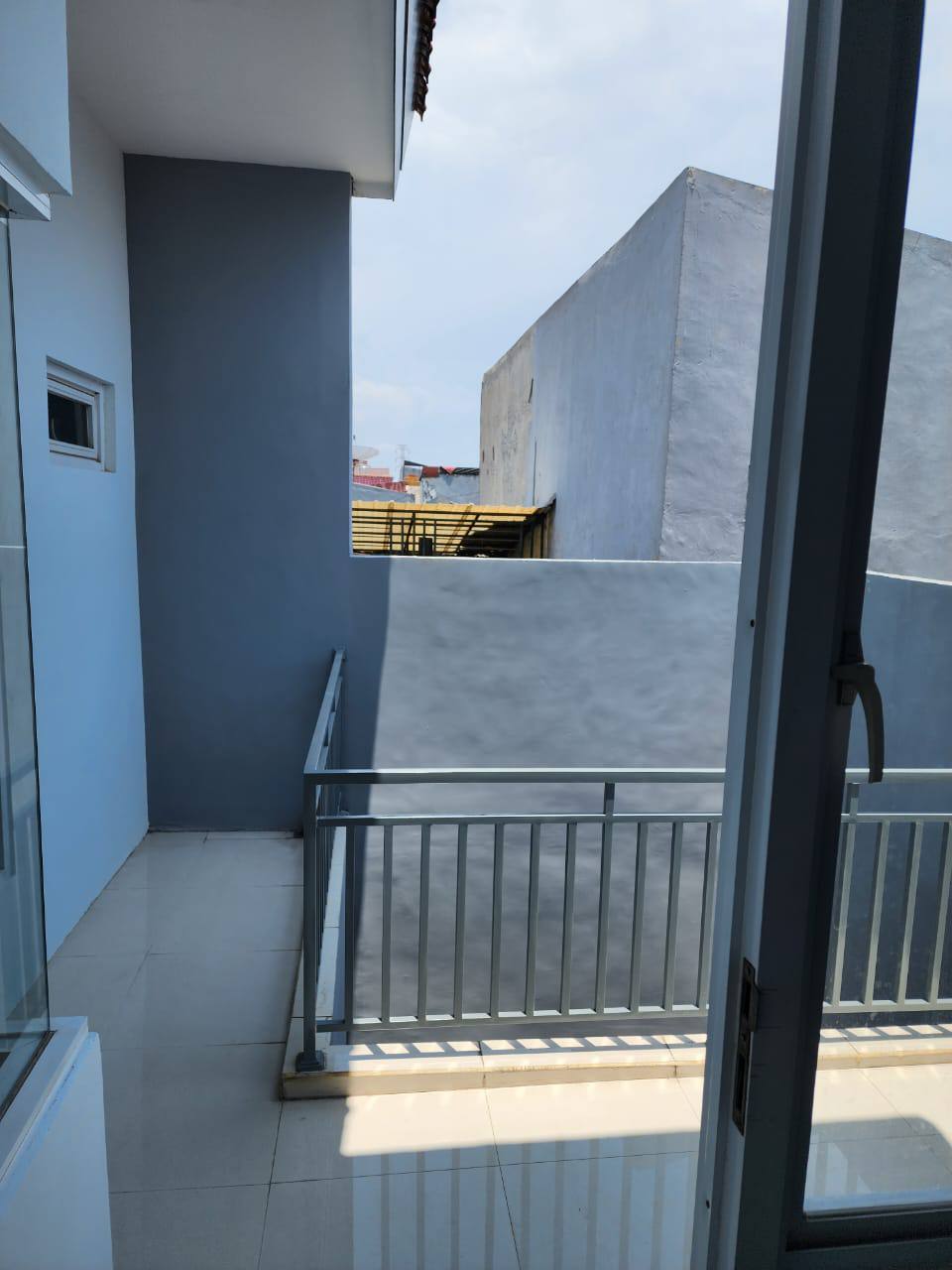 Dijual Rumah Baru 2 Lantai Lokasi Strategis Ploso Timur Surabaya Timur - Thumbnail 4