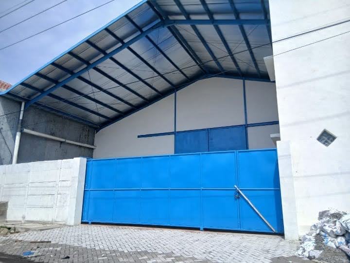Disewakan Gudang Siap Pakai di Osowilangun Permai Surabaya Barat - Image 1