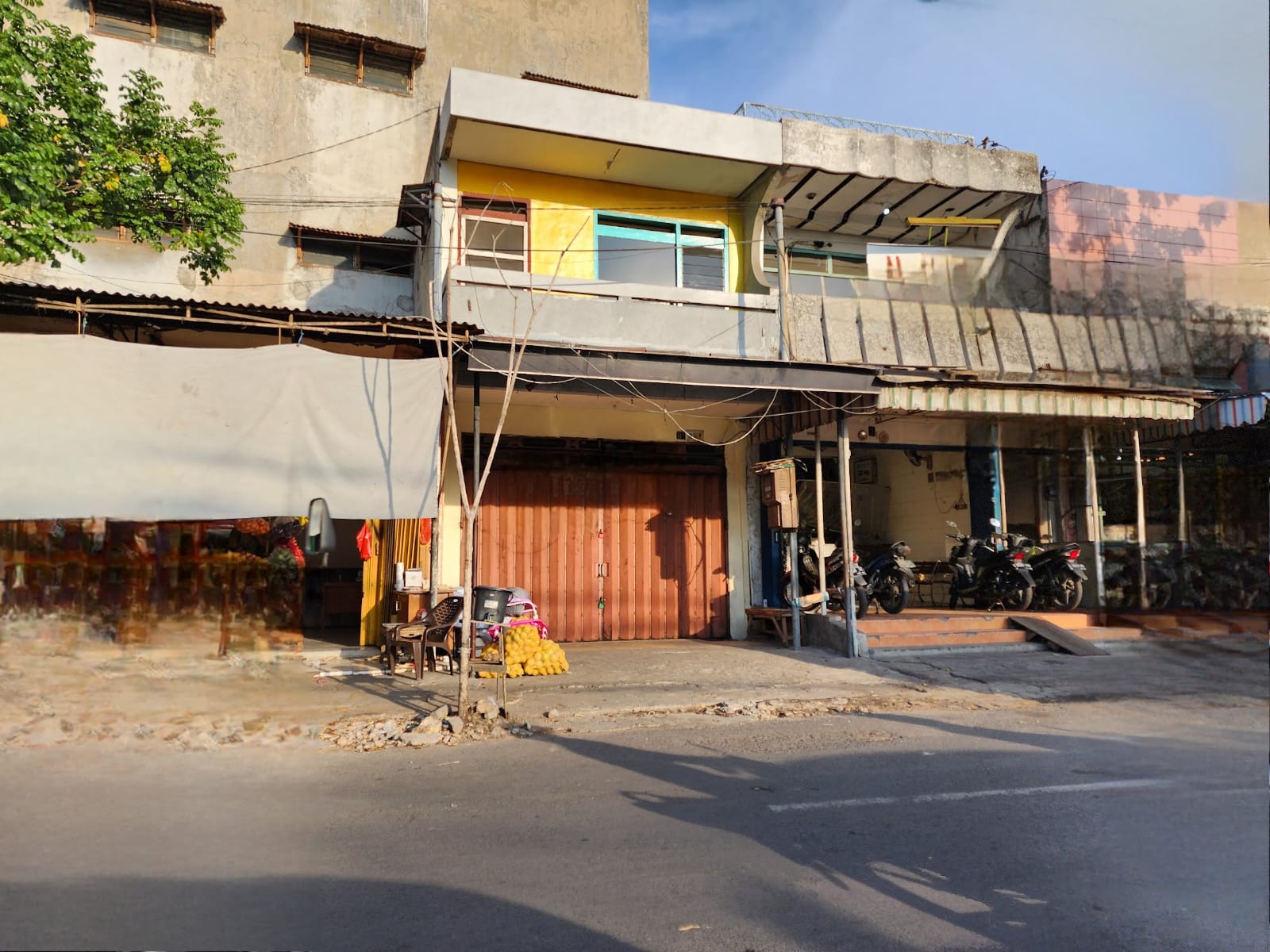 Disewakan Ruko Strategis Kawasan Pecindilan Surabaya Utara - Image 1