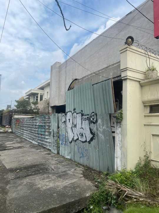 Dijual/Disewakan Rumah Mewah Strategis di Jemur Andayani Surabaya Selatan - Image 1