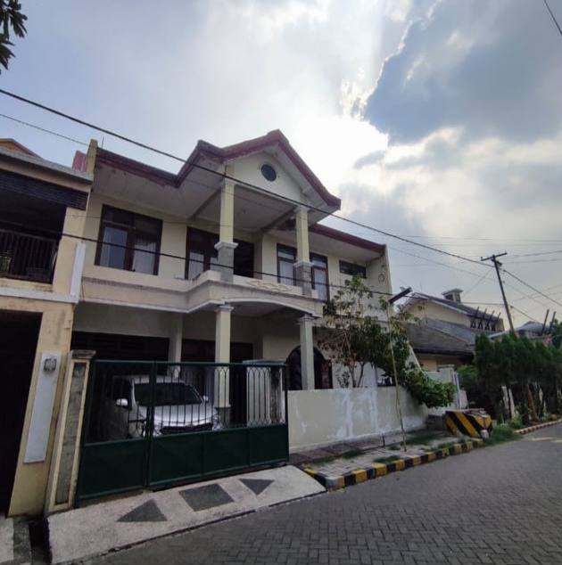 Dijual Rumah Besar Siap Huni di Jalan Pondok Chandra Indah Sidoarjo - Image 1