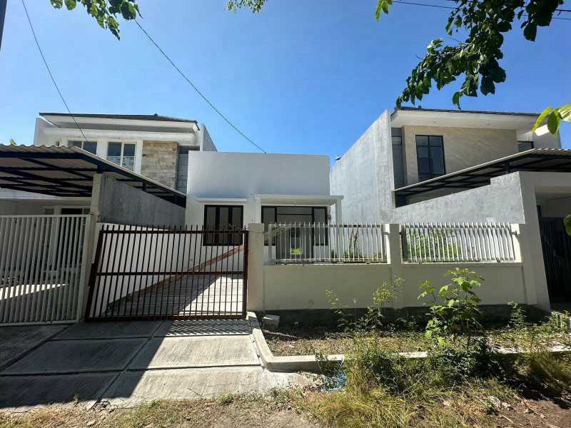 Dijual Rumah Strategis Hitung Tanah Tenggilis Mejoyo Selatan Dekat UBAYA Surabaya Selatan - Image 1