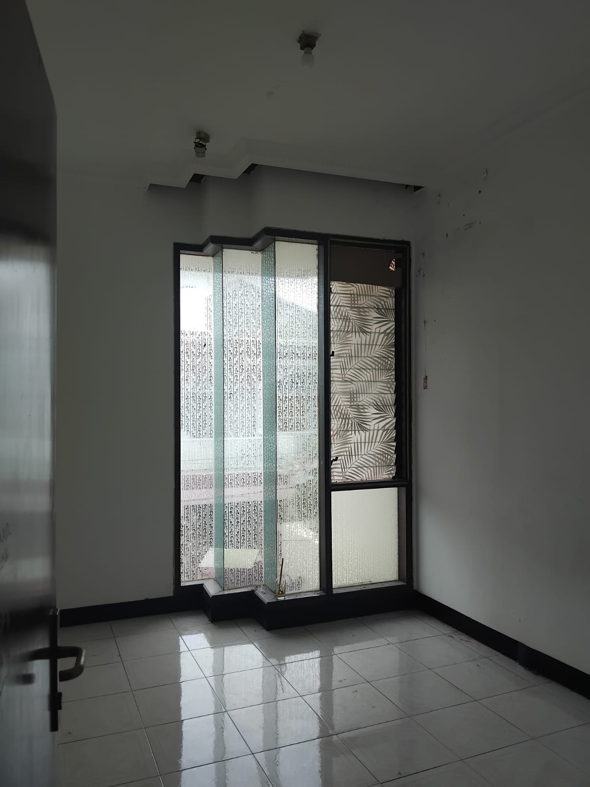 Disewakan Rumah Strategis 2 Lantai Siap Huni di Taman Pondok Indah Surabaya Barat - Thumbnail 5