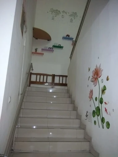 Disewakan Kamar Strategis Kos VIP Harga Tahunan Lokasi Jalan Bromo Surabaya Pusat - Thumbnail 2