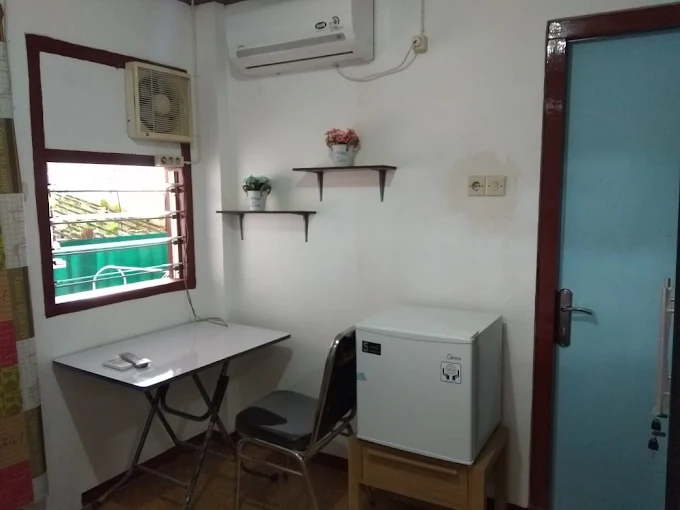 Disewakan Kamar Strategis Kos VIP Harga Tahunan Lokasi Jalan Bromo Surabaya Pusat - Thumbnail 3