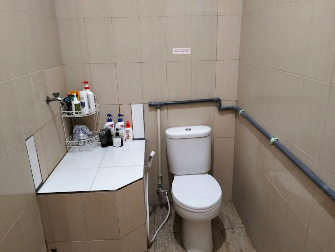 Disewakan Kamar Strategis Kos VIP Harga Tahunan Lokasi Jalan Bromo Surabaya Pusat - Thumbnail 8