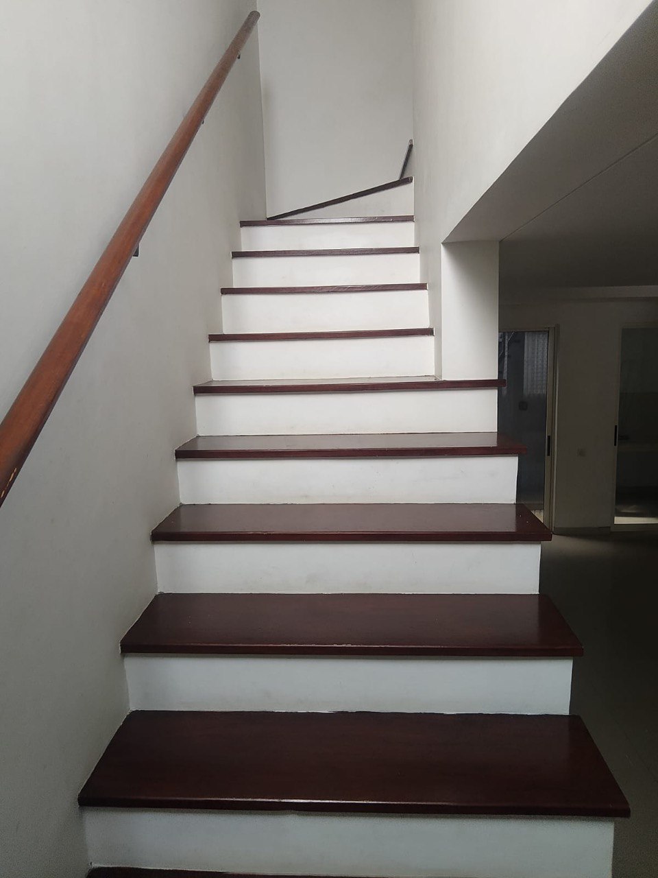 Disewakan Rumah Strategis 2 Lantai Siap Huni di Graha Natura Edenia Surabaya Barat - Thumbnail 6