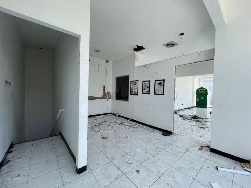 Disewakan Gedung Ex Showroom Strategis di HR Muhammad Surabaya Barat - Thumbnail 7