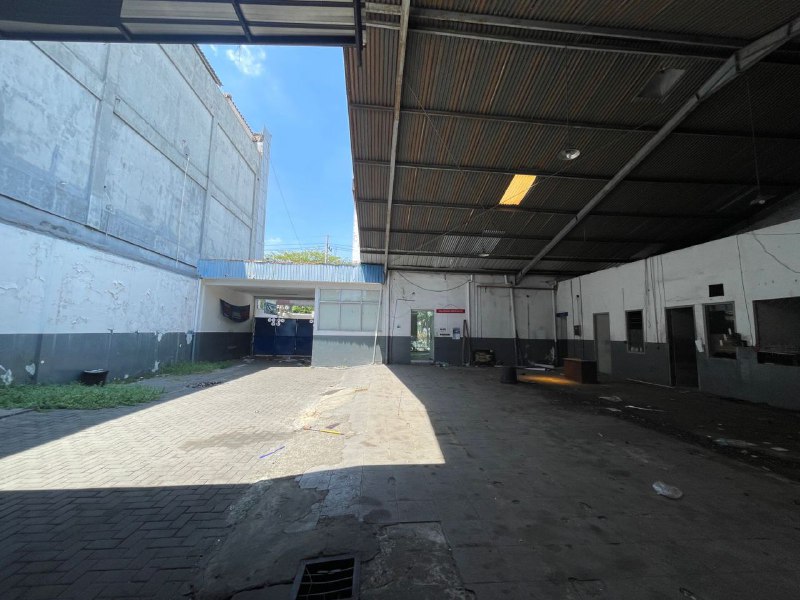 Disewakan Gedung Ex Showroom Strategis di HR Muhammad Surabaya Barat - Image 1
