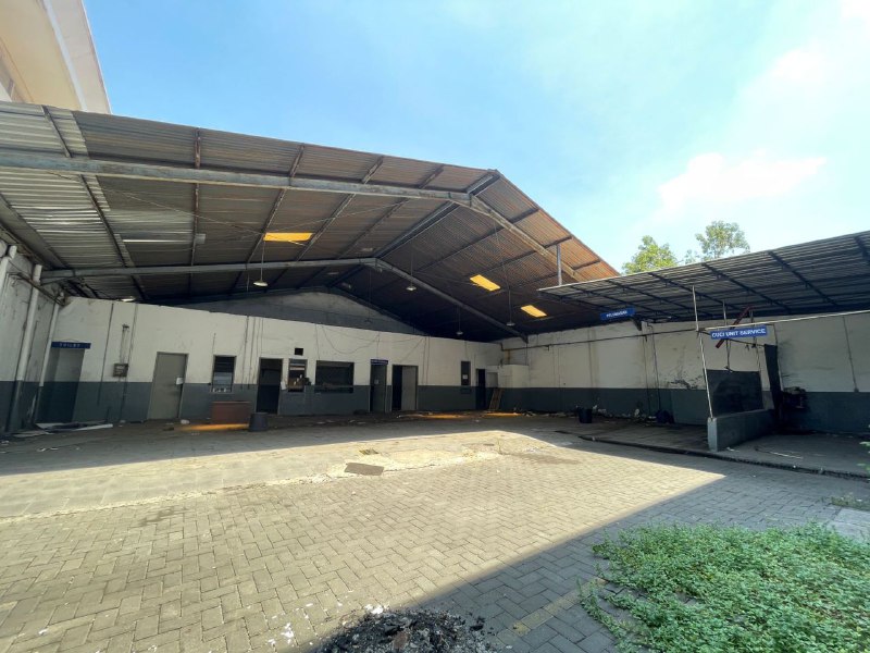 Disewakan Gedung Ex Showroom Strategis di HR Muhammad Surabaya Barat - Thumbnail 2