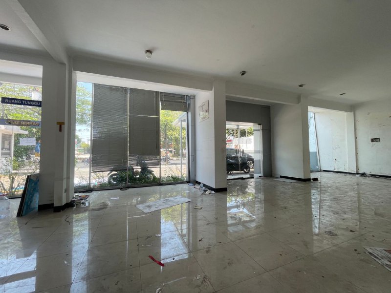 Disewakan Gedung Ex Showroom Strategis di HR Muhammad Surabaya Barat - Thumbnail 4