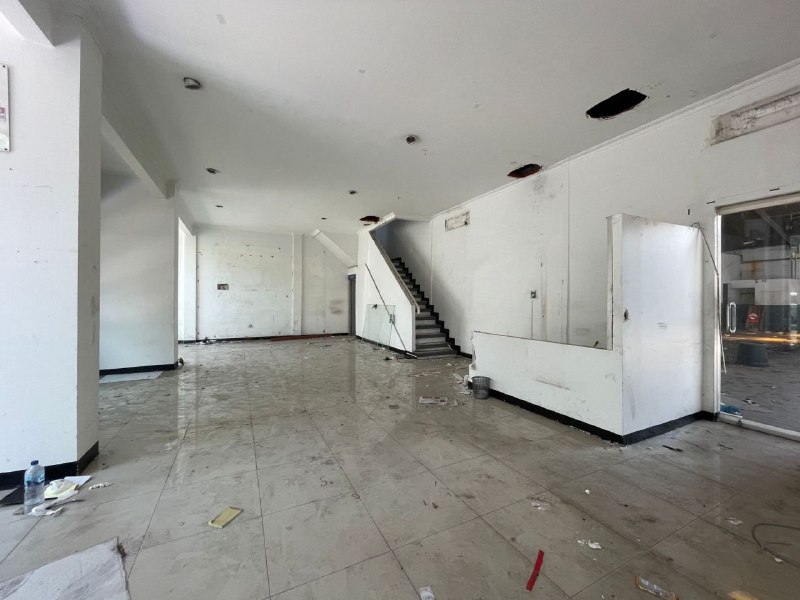 Disewakan Gedung Ex Showroom Strategis di HR Muhammad Surabaya Barat - Thumbnail 6