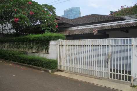 Dijual Rumah Siap Huni di Raya Mandala Menteng Jakarta Selatan - Image 1