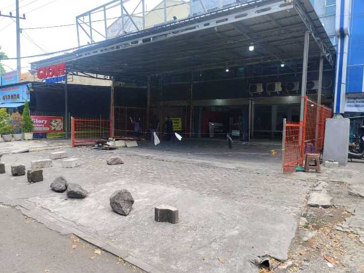 Disewakan Ruko Strategis Kembar Lokasi Strategis di Jalan Raya Kenjeran Surabaya Timur - Image 1