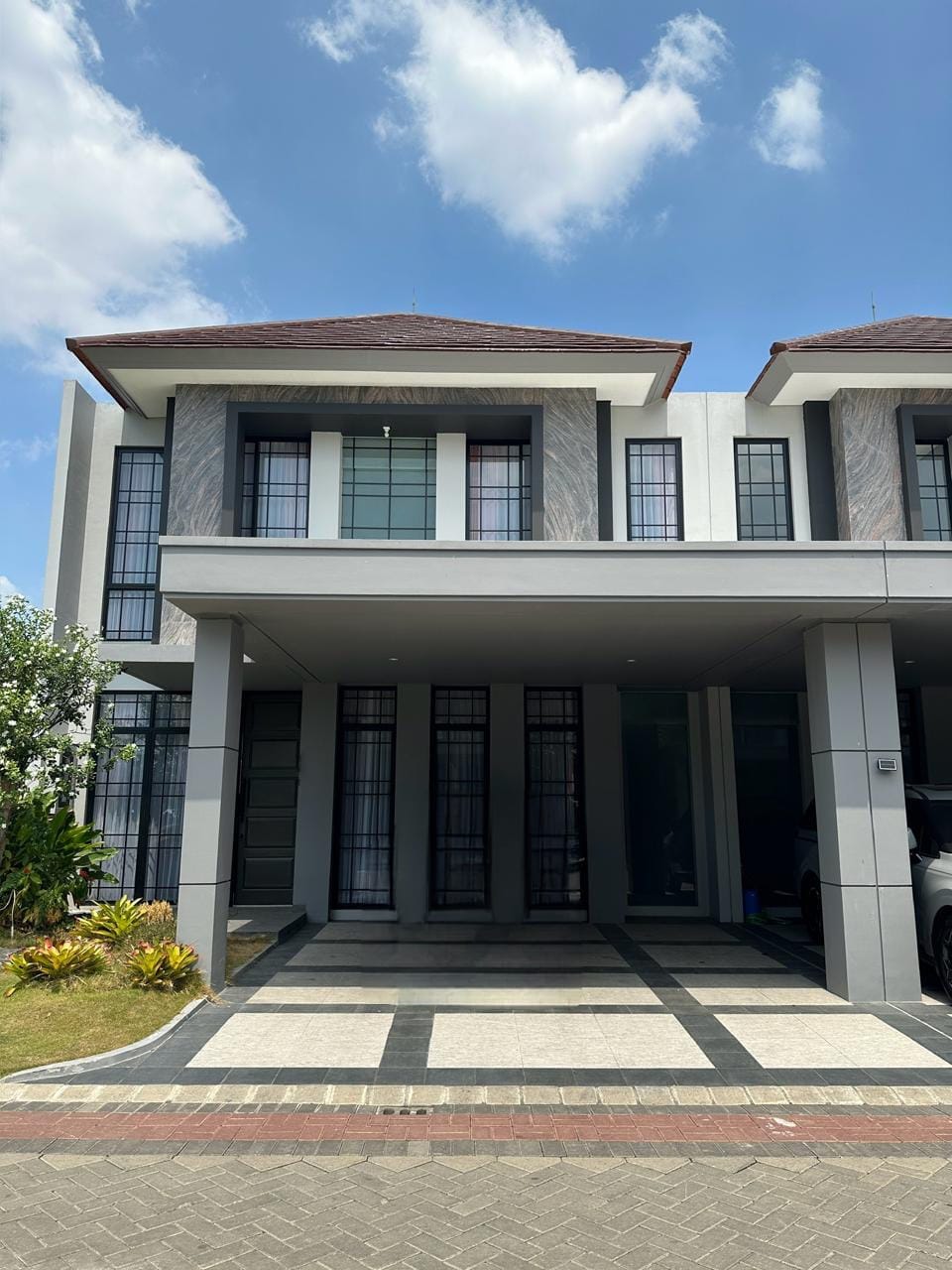 Disewakan Rumah Baru Siap Pakai di Grand Pakuwon Tandes Surabaya Barat - Image 1