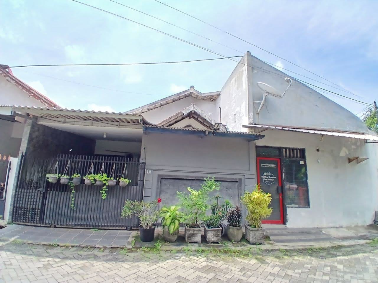 Dijual Rumah Siap Huni di Taman Pondok Indah – Wiyung, Surabaya Barat - Image 1
