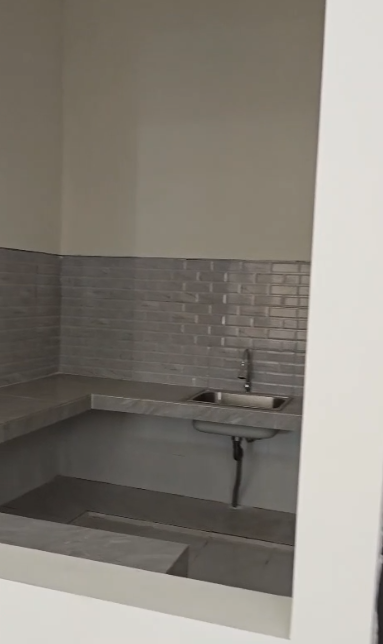 Disewakan Rumah 2 Lantai Luas Siap Huni di Ngagel Jaya Tengah Surabaya Timur - Thumbnail 4