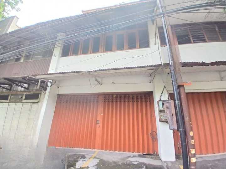 Disewakan Ruko 3 Lantai Strategis di Gembong Surabaya Utara - Image 1