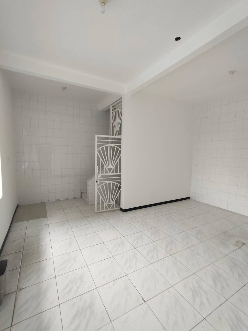 Dijual/Disewakan rumah Strategis di Jalan Ngagel Jaya Tengah Surabaya Timur - Thumbnail 4