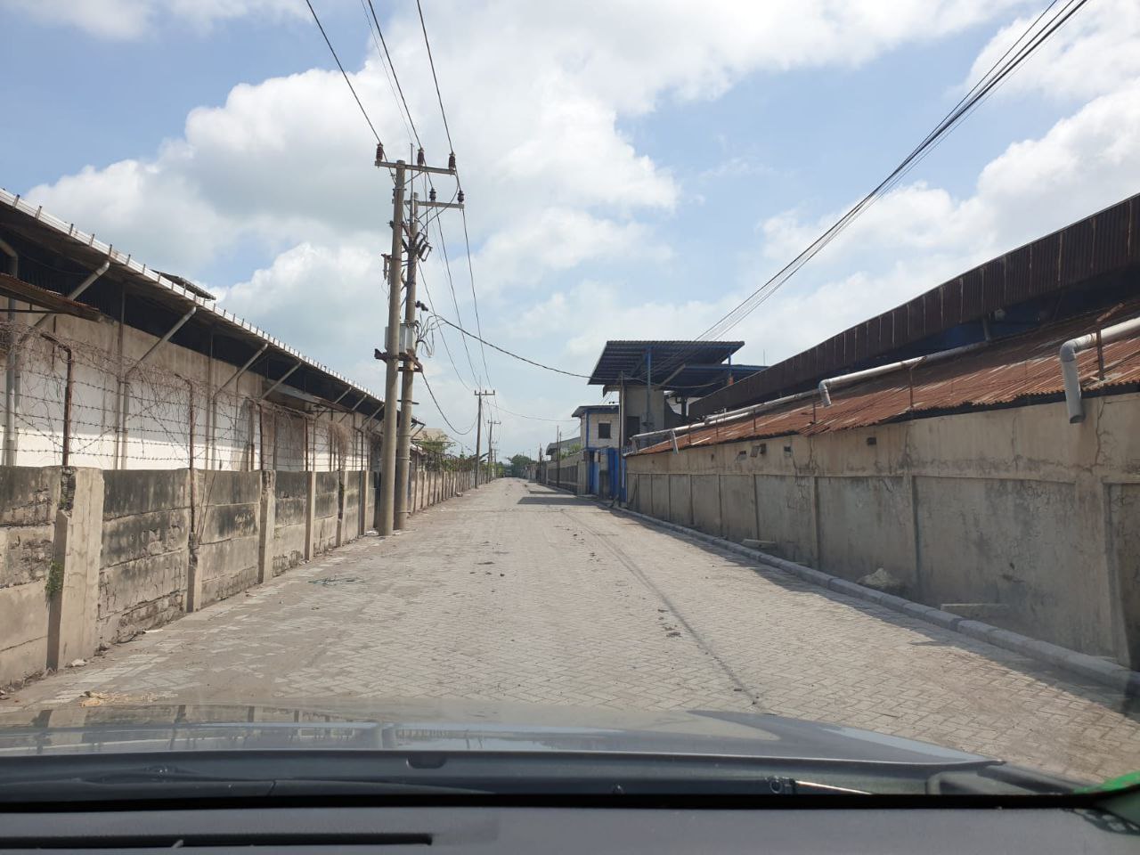 Disewakan Gudang Strategis Cocok untuk Usaha Skala Besar di Kalianak Surabaya Barat - Thumbnail 8