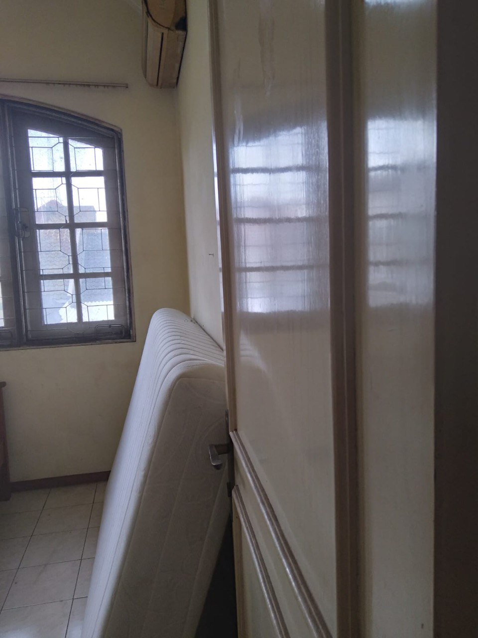 Dijual Rumah Siap Huni Strategis di Vila Valensia Pakuwon Indah Surabaya Barat - Thumbnail 5