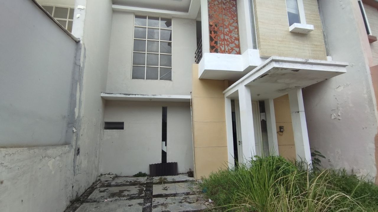 Dijual Rumah Strategis  2 Lantai Siap Huni di Regency One Surabaya Utara - Thumbnail 2