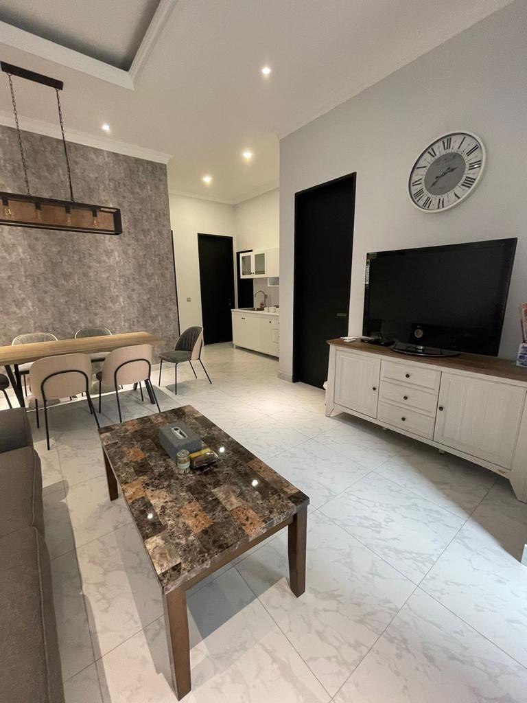 Dijual Rumah Cantik Alam Hijau Furnished Citraland Surabaya - Thumbnail 3