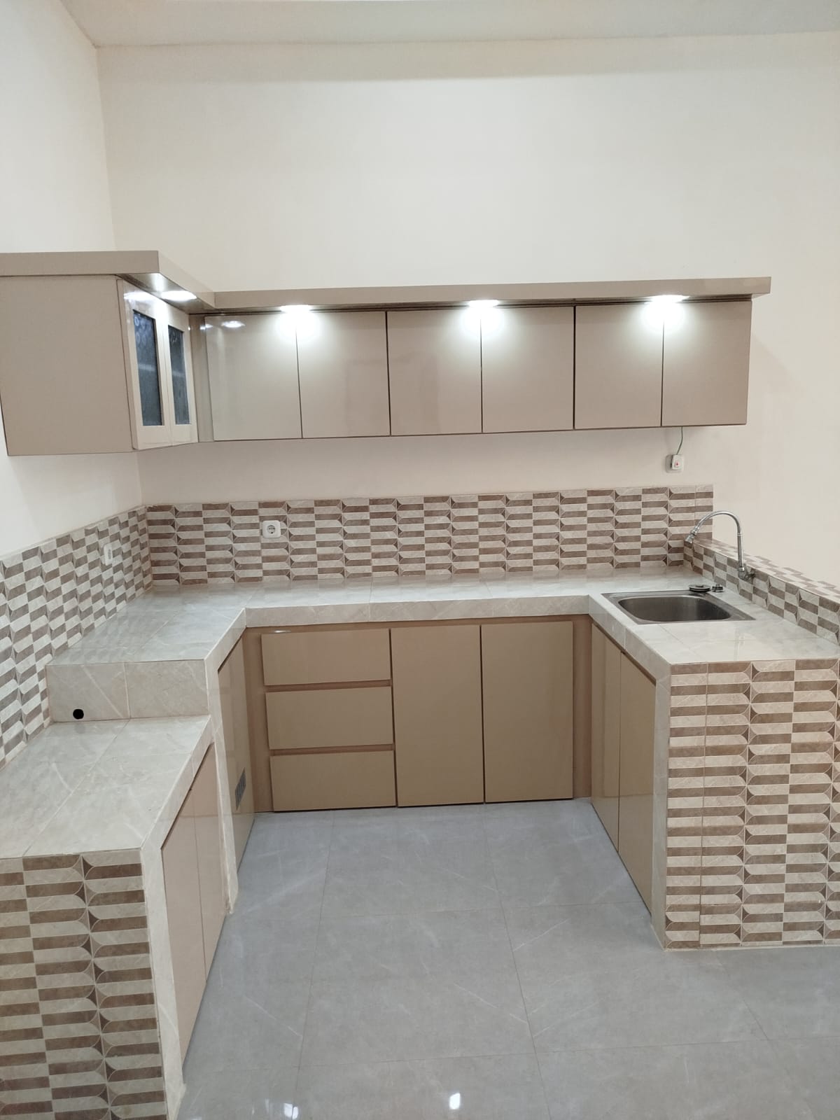 Dijual Rumah Baru Semi Furnish Mulyosari Utara – Surabaya Timur - Thumbnail 2