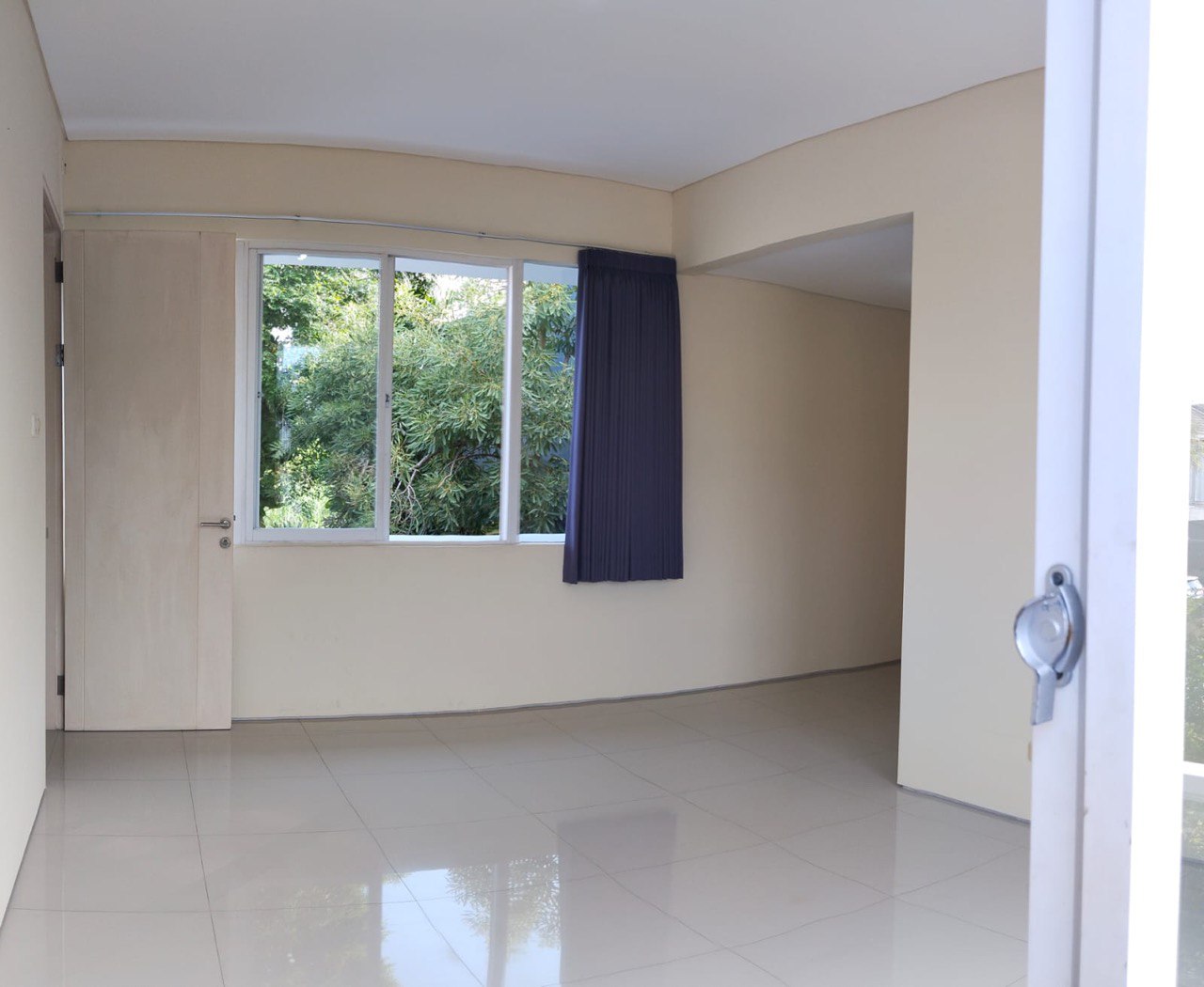 Dijual Rumah Mewah di Royal Residence Harewood Surabaya Barat - Thumbnail 3