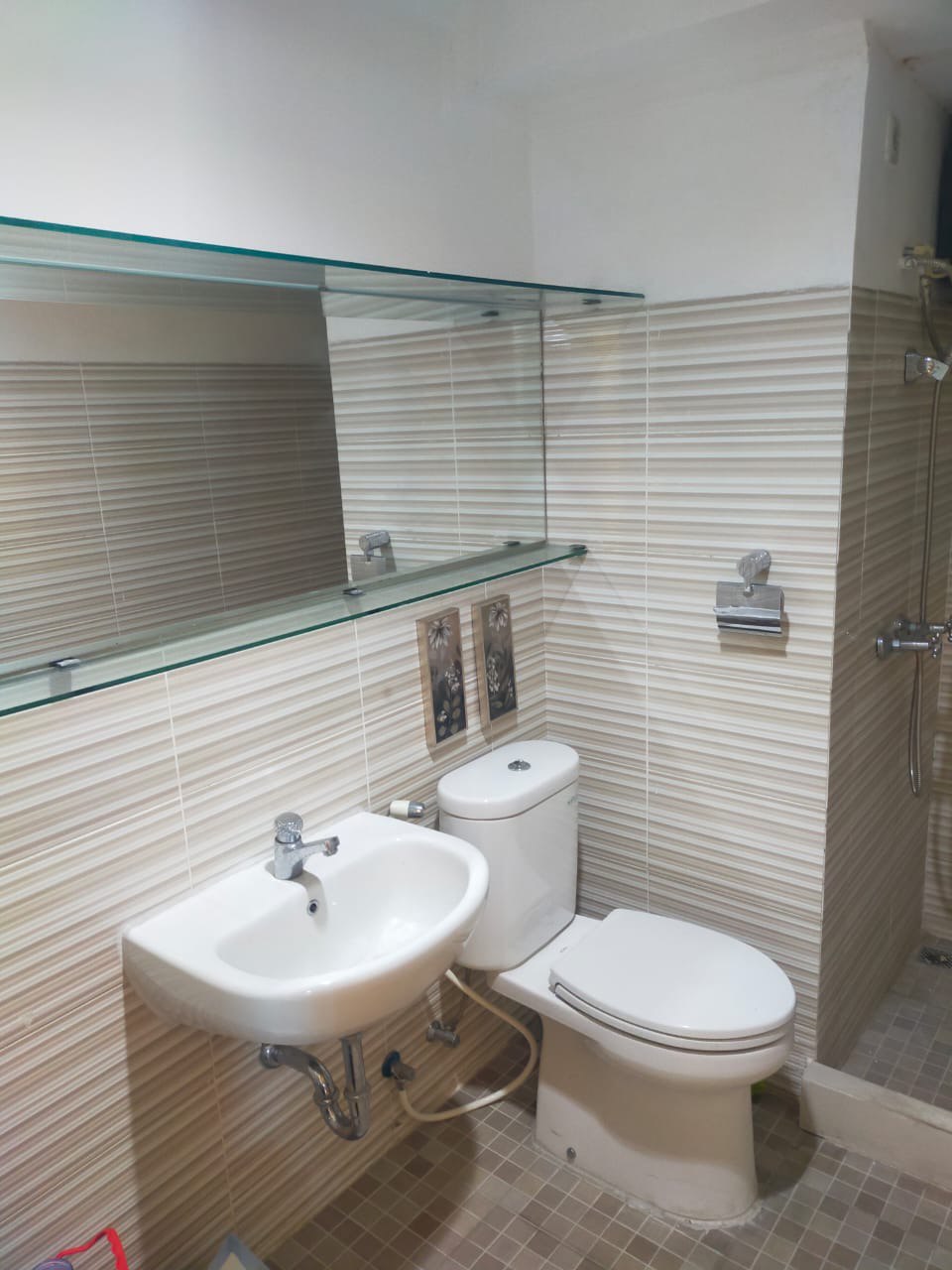 Dijual Apartemen Full Furnished di Puncak Bukit Golf Surabaya Barat - Thumbnail 8