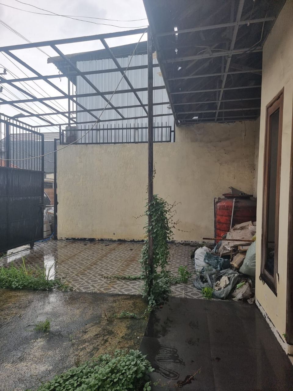 Disewakan Rumah Hook di Jalan Pucang Sewu Surabaya Timur - Thumbnail 3