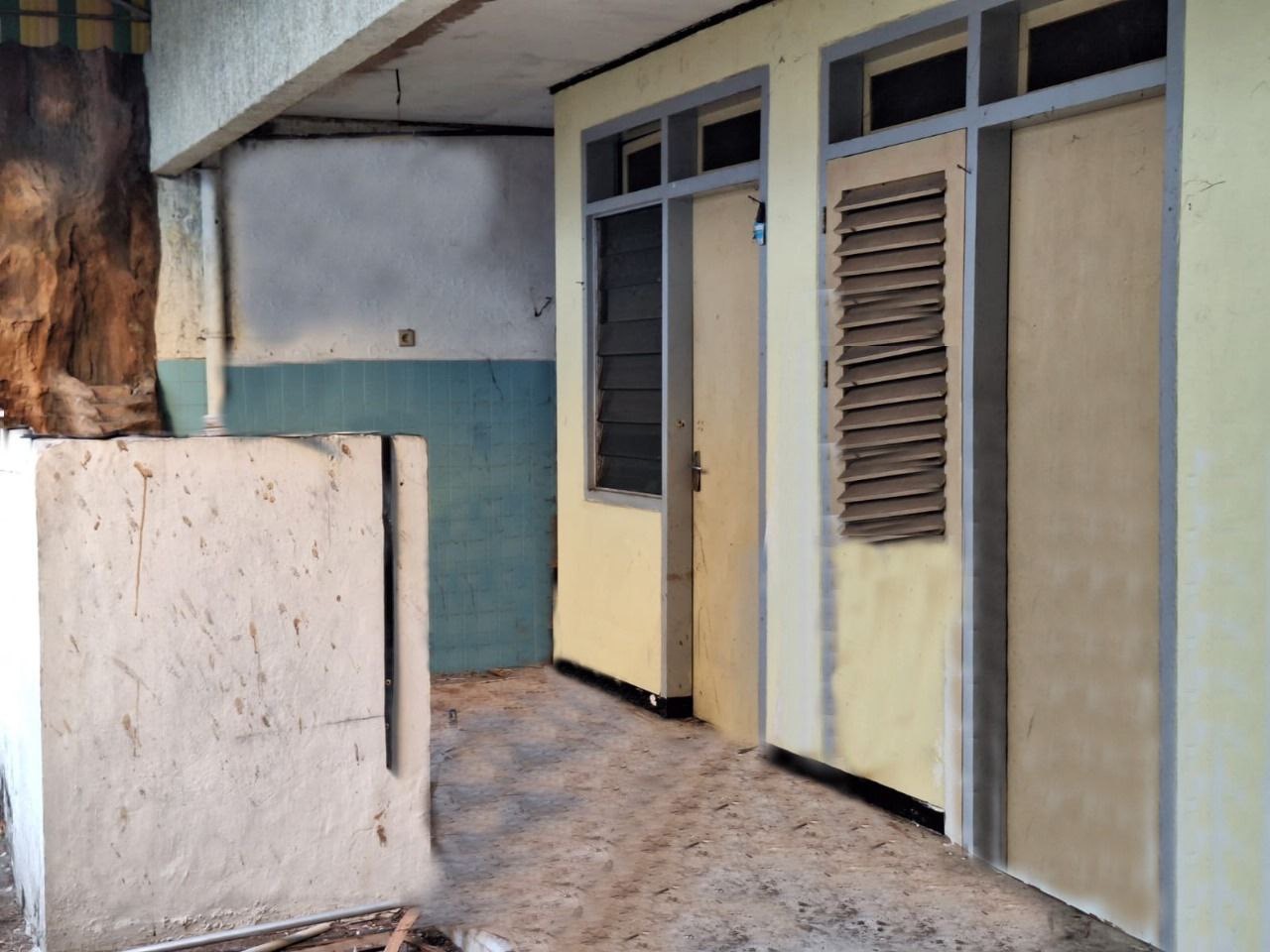 Dijual Rumah Luas dan Strategis di Jalan Pucang Kerep Surabaya Timur - Thumbnail 6
