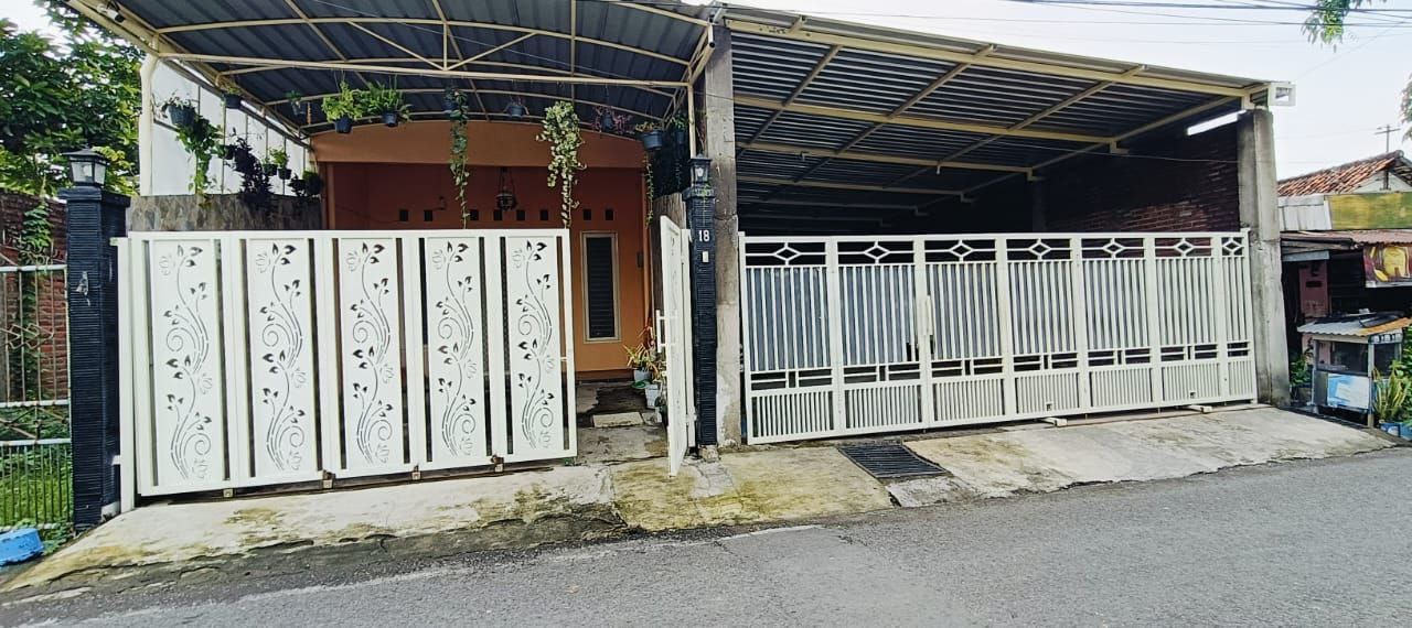 Dijual Rumah Sekaligus Usaha Parkiran Aktif di Jalan Siwalankerto Surabaya Selatan - Image 1