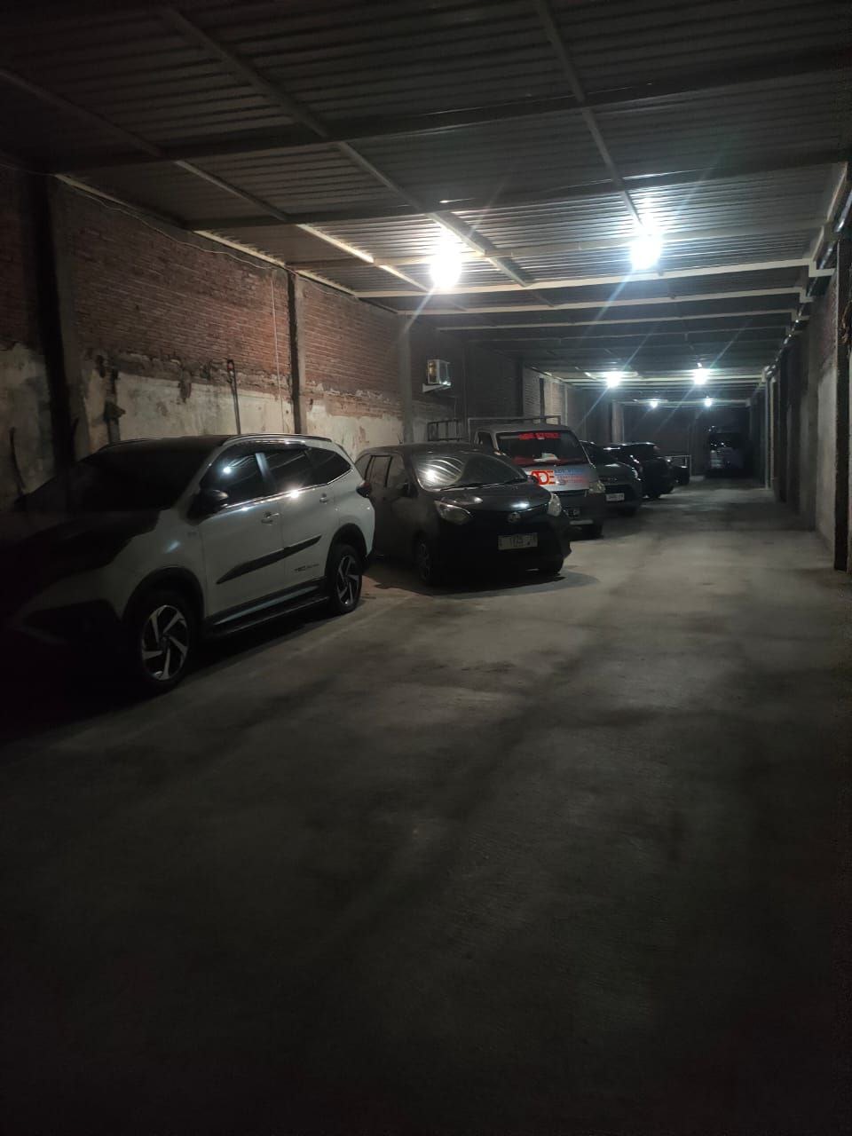 Dijual Rumah Sekaligus Usaha Parkiran Aktif di Jalan Siwalankerto Surabaya Selatan - Thumbnail 6