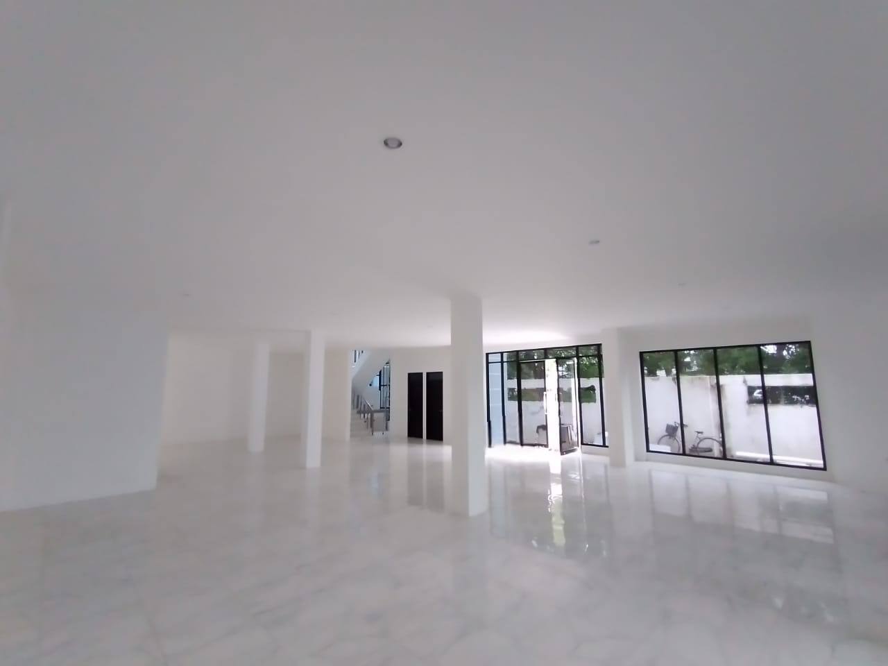 Disewakan Gedung Kenjeran Lokasi Strategis Surabaya Utara - Thumbnail 2