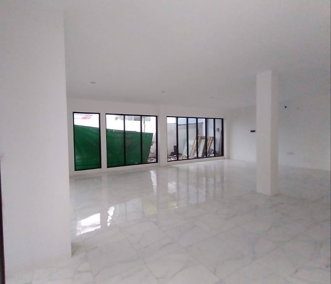 Disewakan Gedung Kenjeran Lokasi Strategis Surabaya Utara - Thumbnail 8