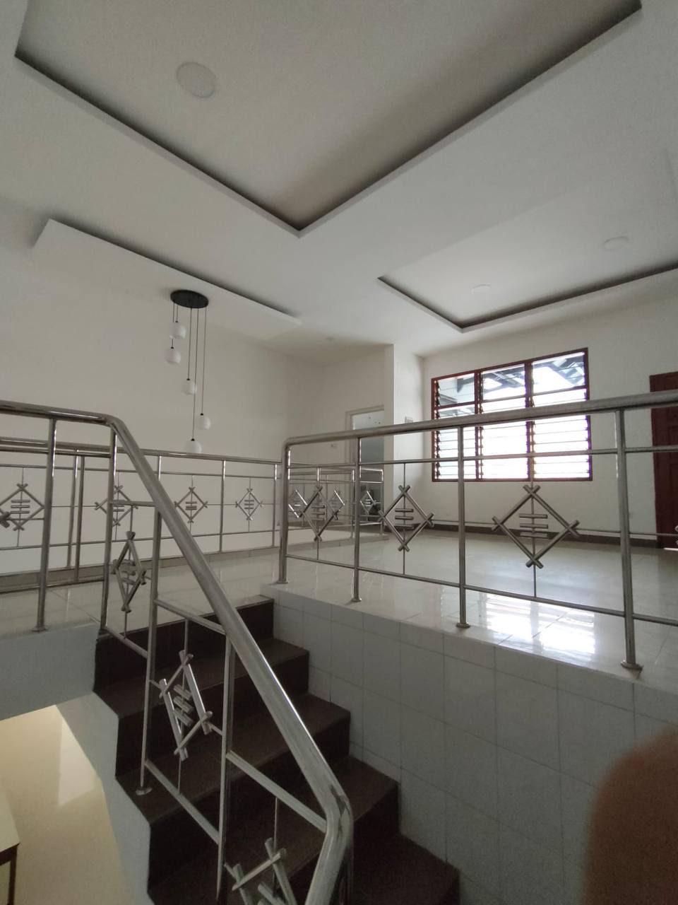 Dijual / Sewa Rumah 2,5 Lantai Ngagel Jaya Tengah Lokasi Strategis Surabaya - Thumbnail 5