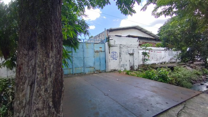 Dijual Tanah Luas Strategis di Jalan Raya Dupak Surabaya Pusat - Image 1