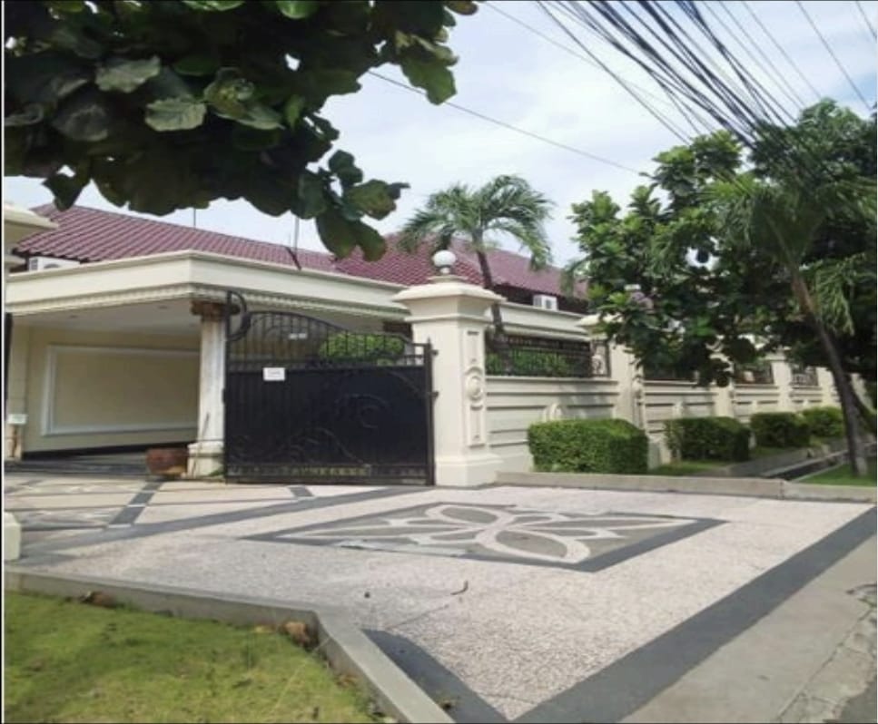 Dijual Rumah Sultan Ada Kolam Renang Di Jemur Andayani Lokasi Strategis Surabaya Selatan - Thumbnail 3