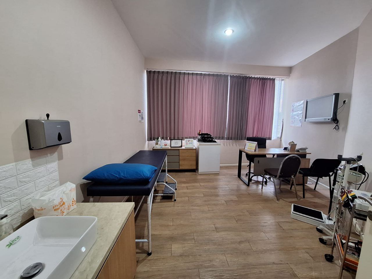 Disewakan Ruko Mewah Strategis Siap Huni di Gwalk Shop House Surabaya Barat - Thumbnail 4