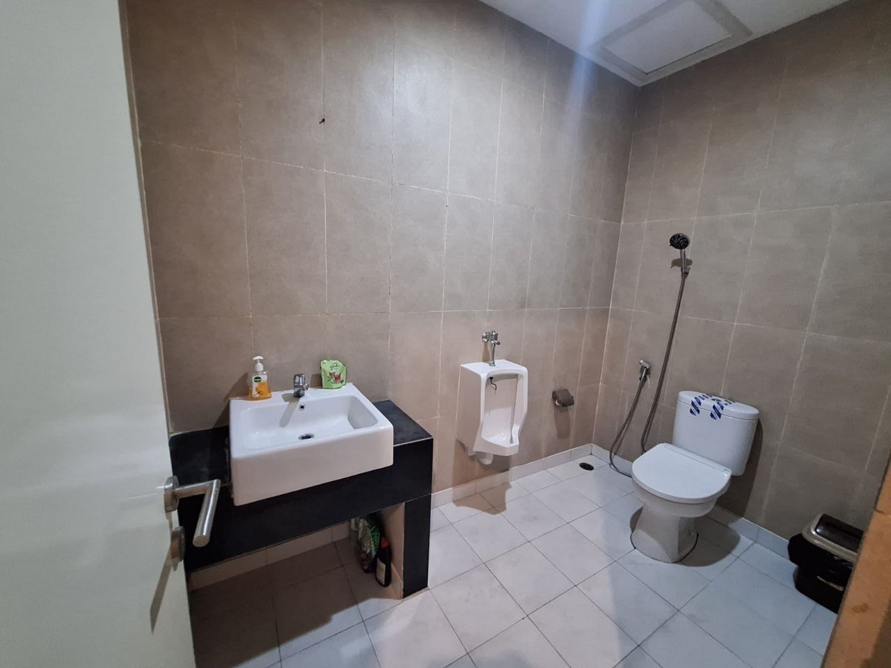 Disewakan Ruko Mewah Strategis Siap Huni di Gwalk Shop House Surabaya Barat - Thumbnail 7