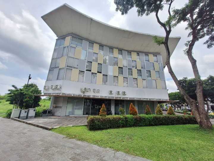 Disewakan Ruko Mewah Strategis Siap Huni di Gwalk Shop House Surabaya Barat - Thumbnail 8