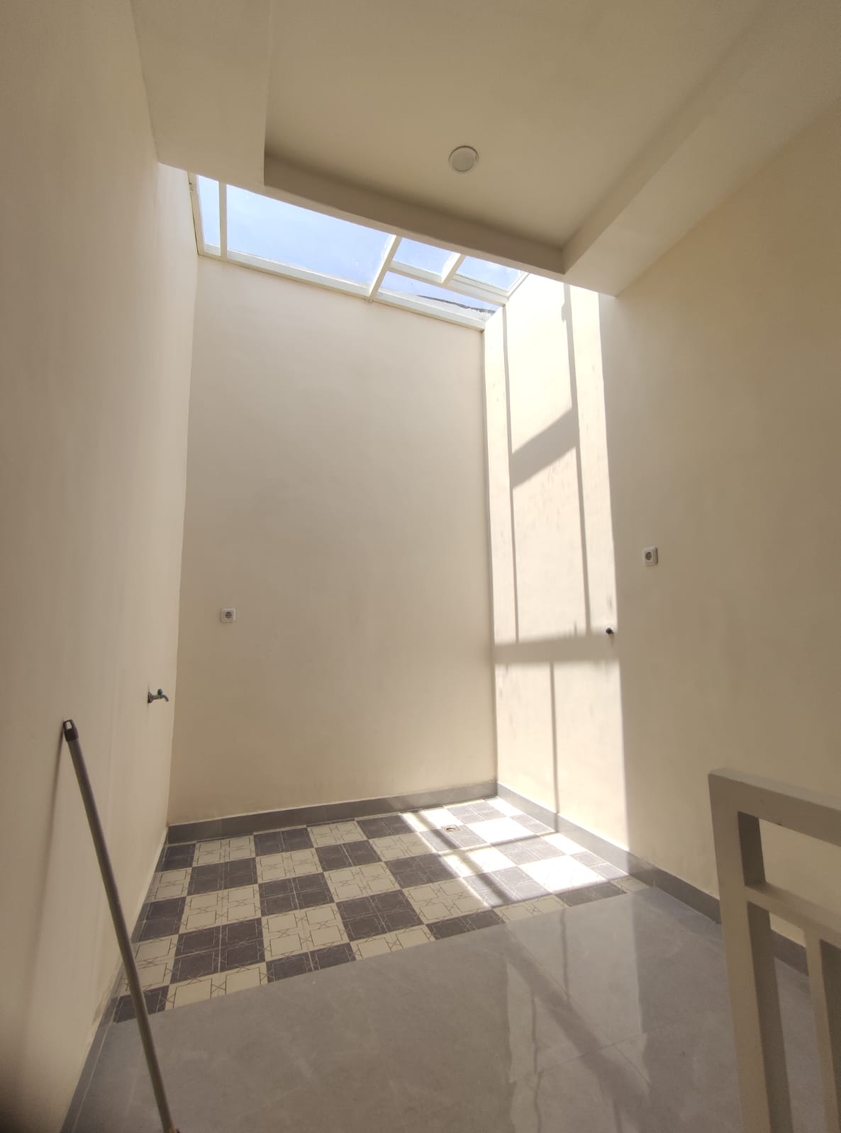 Dijual Rumah 2 Lantai Mewah Strategis di Mulyosari Utara Surabaya Timur - Thumbnail 2