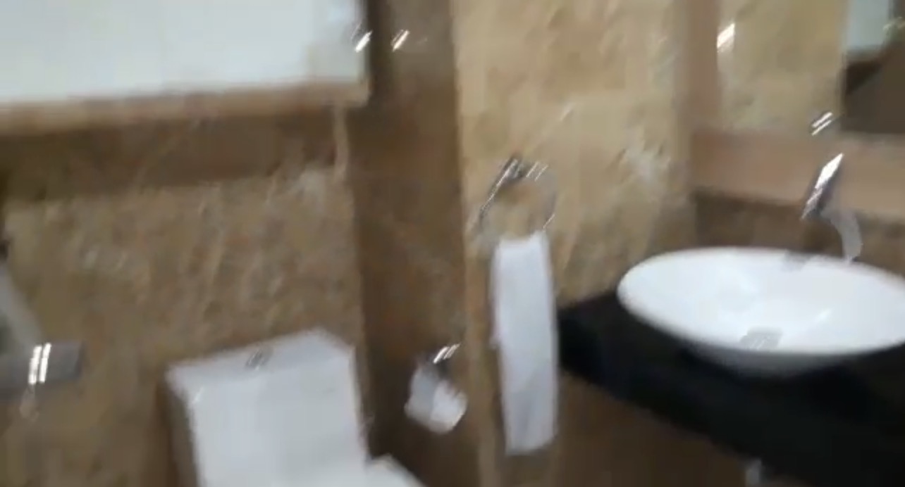 Disewakan Apartemen Mewah Grand Sungkono Lagoon Furnished di Surabaya Barat - Thumbnail 5