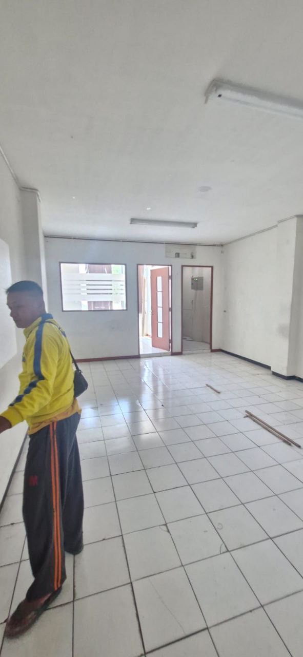 Dijual/Disewakan Ruko Strategis Ex Bank di Jalan Tenggilis Barat Surabaya Timur - Thumbnail 4