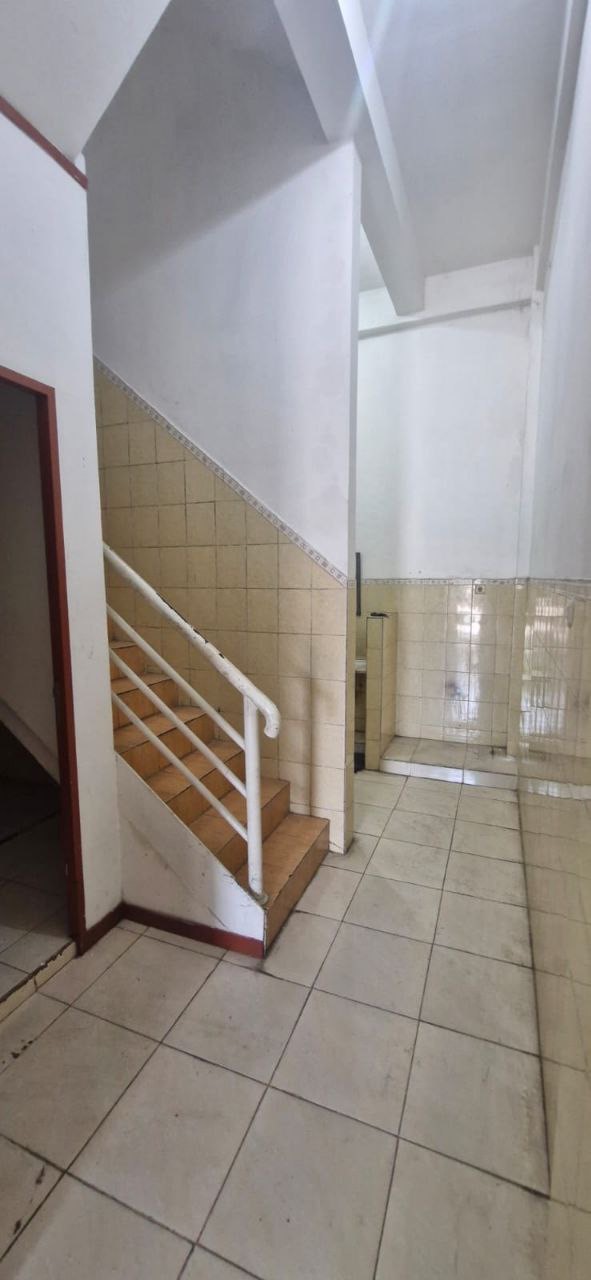 Dijual/Disewakan Ruko Strategis Ex Bank di Jalan Tenggilis Barat Surabaya Timur - Thumbnail 5
