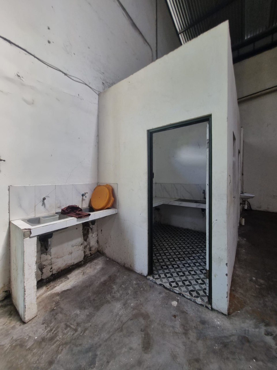 Disewakan Gudang Luas Strategis di Margomulyo Antropolis Surabaya Barat - Thumbnail 5