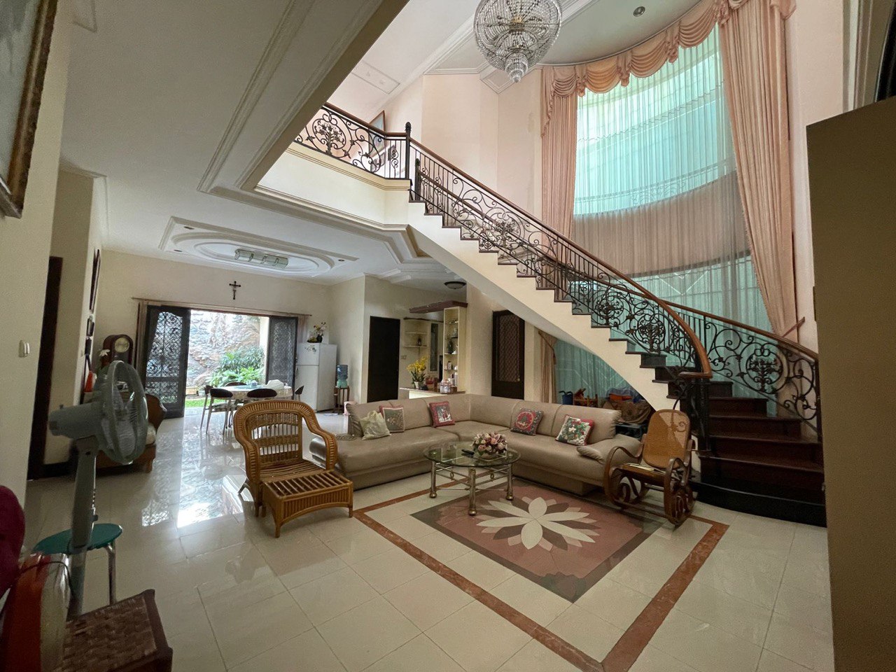 Dijual Rumah Mewah Full Furnish di Manyar Jaya Surabaya Timur - Thumbnail 2