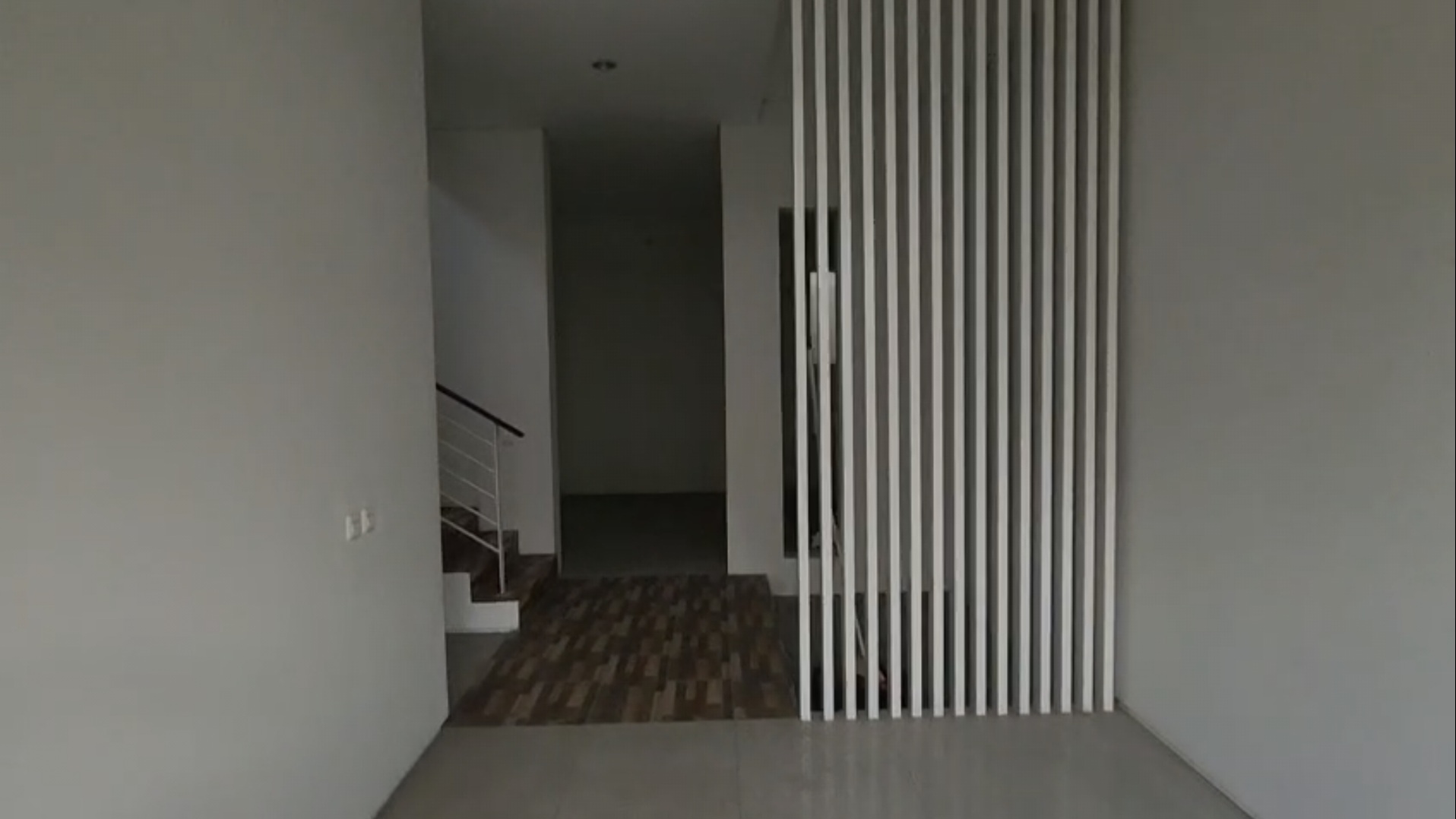 Dijual Rumah Strategis Nyaman di Greenlake Wiyung Surabaya Barat - Thumbnail 2