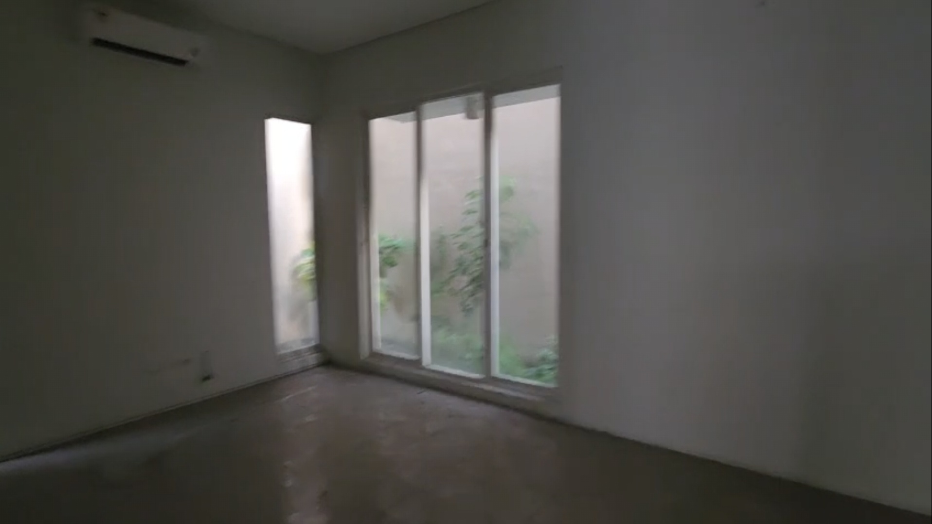 Dijual Rumah Strategis Nyaman di Greenlake Wiyung Surabaya Barat - Thumbnail 3